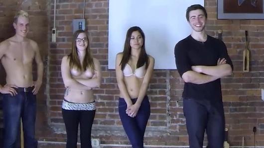 Becer Oyunu Arkadaşınızla ve Komşunu Grup Halinde Oynarken Striptiz Nasıl Yapılır