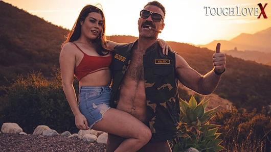 Toughlovex’in Mücadelesi: Valentine Günü için Veronica ve Slut’un Hikayesi